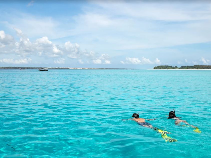 Mnemba Atoll Snorkeling & Sandbank Picnic photo 2