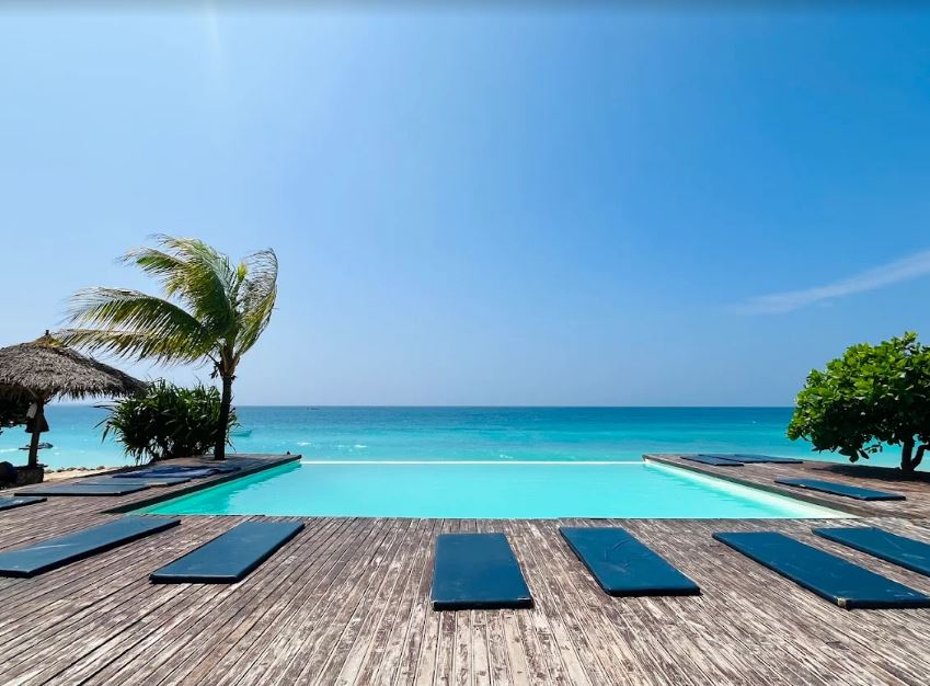 Fly to Zanzibar photo 1